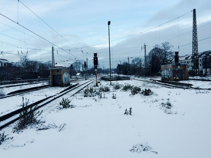 wintermorgen am hauptbahnhof