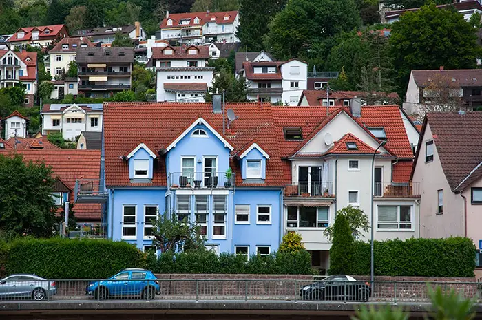 Häuser am Flussufer